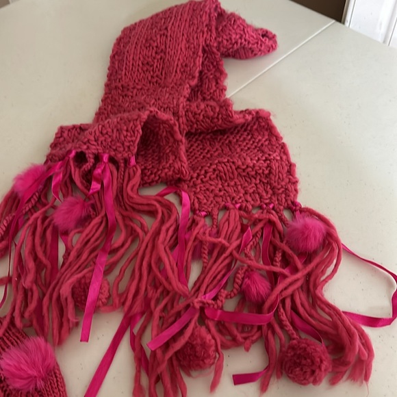 Glove and scarf - Picture 3 of 3